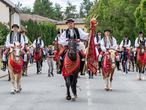 Doloplazy - Jediná každoroční Jízda králů na Hané znovu ožila svou tradicí, hudbou a folklorem