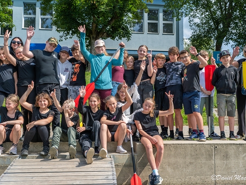 Přerov - Olympijský den na Bečvě nadchl děti ze ZŠ Trávník. Na vodě si vyzkoušely kanoistiku i dračí loď