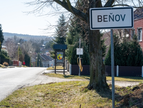 Sport v Beňově: Tenisový kurt, sportovci a obec, která myslí na volný čas svých obyvatel