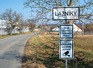 Obecní úřad v Lazníkách: budova z roku 1928, služby roku 2025