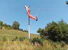 Hasiči pomohli paraglidistovi z drátů elektrického vedení