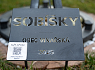 Víno ze Sobíšek kdysi teklo na arcibiskupský dvůr. Pak přišlo zapomnění. Pak přišli Matelovi.