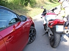 Hranice - Předjíždění skončilo pádem. Mladý motorkář se po střetu s autem zranil